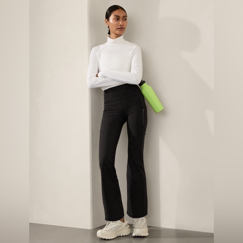 NWT Athleta Rainier Bootcut Pant Size XS.